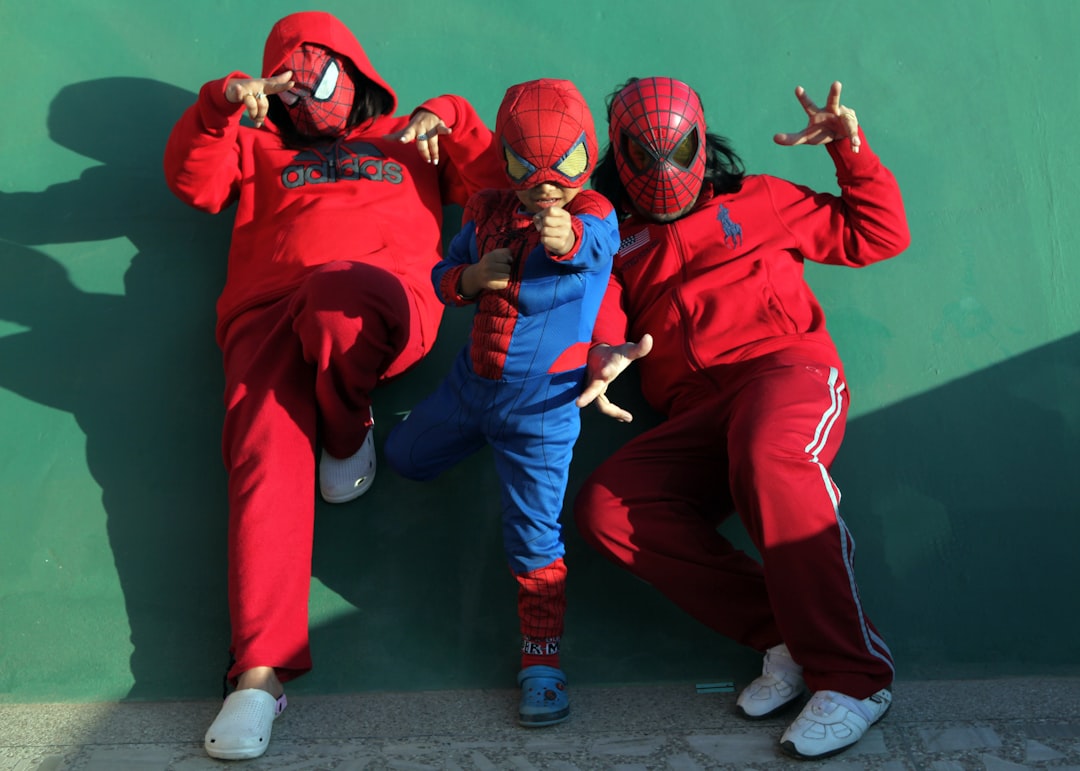 Bánh sinh nhật và cupcake siêu anh hùng